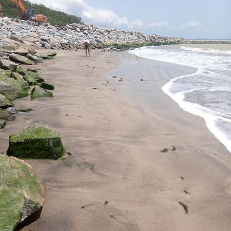 Abuesi Beach Resort Sekondi-Takoradi 外观 照片