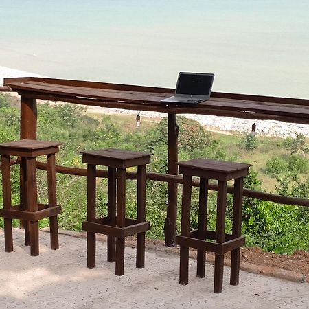 Abuesi Beach Resort Sekondi-Takoradi 外观 照片